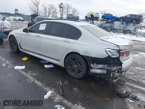 ✅ 2018 BMW 7 Series 740i xDrive • VIN: WBA7E4C59JGV23876 • Lot: 41381398. Listed on IAAI with 106,675 mi. Free auction sales archive from the USA and detailed vehicle history report at DreamBid. Image 3.