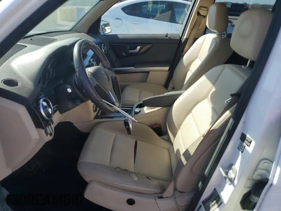 ✅ 2015 Mercedes-Benz GLK 350 • VIN: WDCGG5HB9FG415244 • Лот: 82760935. Опубликован ранее на Copart с пробегом 140 292 миль. Бесплатный доступ к архиву аукционных продаж из США и подробный отчёт об истории автомобиля на DreamBid. Изображение 7.