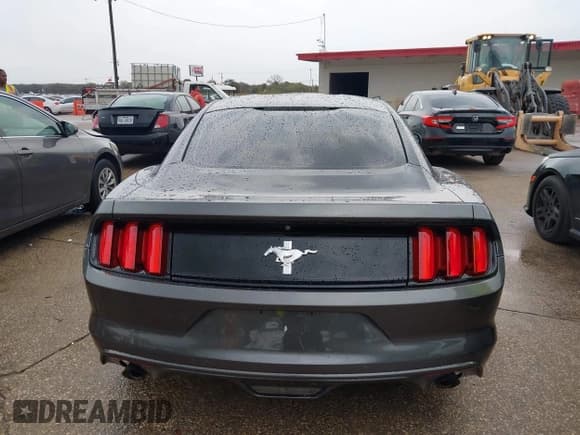 ✅ 2015 Ford Mustang V6 • VIN: 1FA6P8AM3F5355512 • Lot: 43756482. Wystawiony na IAAI z przebiegiem 135 283 mil. Bezpłatny archiwum sprzedaży aukcyjnych z USA i szczegółowy raport historii pojazdu na DreamBid. Zdjęcie 16.