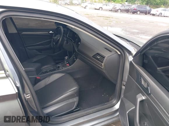 ✅ 2019 Volkswagen Jetta SEL • VIN: 3VWE57BU3KM062523 • Lot: 42107785. Listed on IAAI with 75,735 mi. Free auction sales archive from the USA and detailed vehicle history report at DreamBid. Image 5.