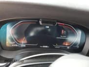 ✅ 2023 BMW 5 Series 530i xDrive • VIN: WBA13BJ01PCM53684 • Lot: 86590855. Wystawiony na Copart z przebiegiem 20 468 mil. Bezpłatny archiwum sprzedaży aukcyjnych z USA i szczegółowy raport historii pojazdu na DreamBid. Zdjęcie 9.