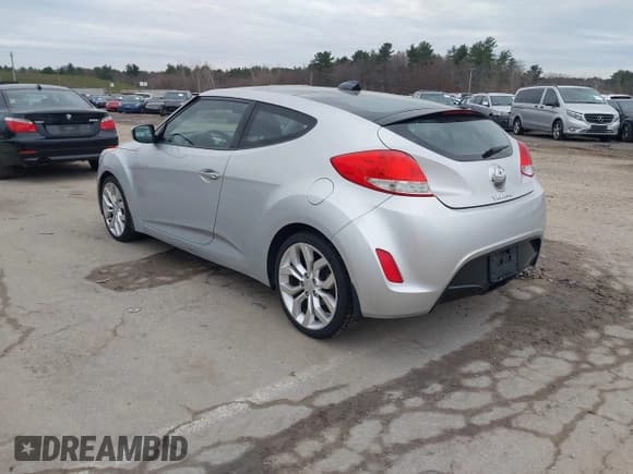 ✅ 2012 Hyundai Veloster w/Gray Int • VIN: KMHTC6AD6CU081281 • Лот: 43797427. Опубликован ранее на IAAI с пробегом 184 987 миль. Бесплатный доступ к архиву аукционных продаж из США и подробный отчёт об истории автомобиля на DreamBid. Изображение 3.