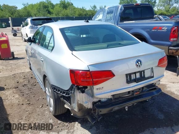 ✅ 2016 Volkswagen Jetta GLI SE • VIN: 3VW4T7AJ5GM227388 • Lot: 39520875. Wystawiony na IAAI z przebiegiem 71 008 mil. Bezpłatny archiwum sprzedaży aukcyjnych z USA i szczegółowy raport historii pojazdu na DreamBid. Zdjęcie 3.