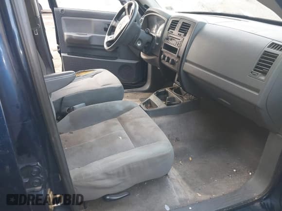 ✅ 2005 Dodge Dakota ST • VIN: 1D7HE28K85S147304 • Lot: 41202595. Wystawiony na IAAI z przebiegiem 209 017 mil. Bezpłatny archiwum sprzedaży aukcyjnych z USA i szczegółowy raport historii pojazdu na DreamBid. Zdjęcie 5.