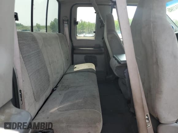 ✅ 2001 Ford F-350 XL • VIN: 1FTWX33F31EA42271 • Лот: 56641945. Опубликован ранее на Copart с пробегом 140 888 миль. Бесплатный доступ к архиву аукционных продаж из США и подробный отчёт об истории автомобиля на DreamBid. Изображение 10.