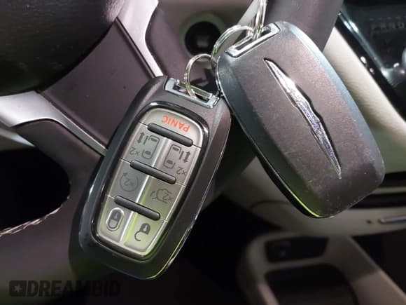 ✅ 2022 Chrysler Pacifica Hybrid Touring L • VIN: 2C4RC1L71NR212447 • Lot: 43327979. Wystawiony na IAAI z przebiegiem 59 700 mil. Bezpłatny archiwum sprzedaży aukcyjnych z USA i szczegółowy raport historii pojazdu na DreamBid. Zdjęcie 11.