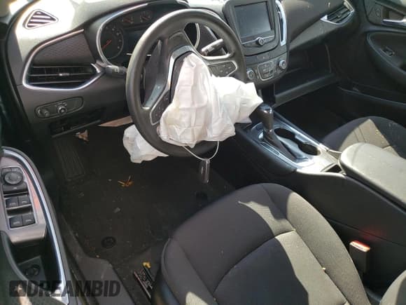 ✅ 2018 Chevrolet Malibu LT • VIN: 1G1ZD5ST4JF106460 • Lot: 81982285. Listed on Copart with 48,552 mi. Free auction sales archive from the USA and detailed vehicle history report at DreamBid. Image 8.