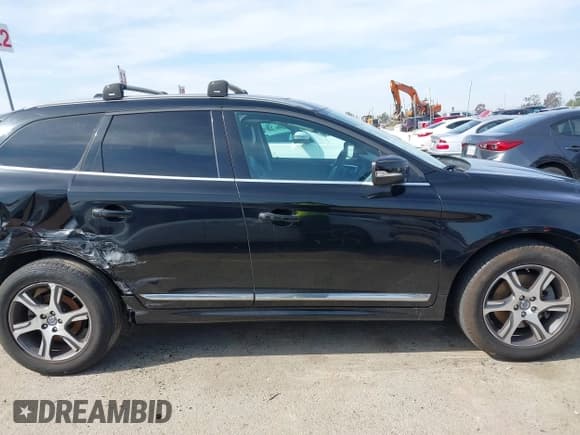 ✅ 2014 Volvo XC60 R-Design Premier Plus • VIN: YV4902DZ4E2554890 • Lot: 41599418. Wystawiony na IAAI z przebiegiem 90 090 mil. Bezpłatny archiwum sprzedaży aukcyjnych z USA i szczegółowy raport historii pojazdu na DreamBid. Zdjęcie 13.