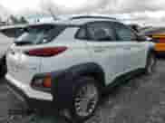 2021 Hyundai Kona SEL z VIN KM8K2CAA1MU696213, wystawiony jako Copart lot #65401865 z przebiegiem 53 974 mil mil oraz Szkoda całkowita • Salvage title. Historia ofert i sprzedaży dostępna na DreamBid. Obrazek 3.