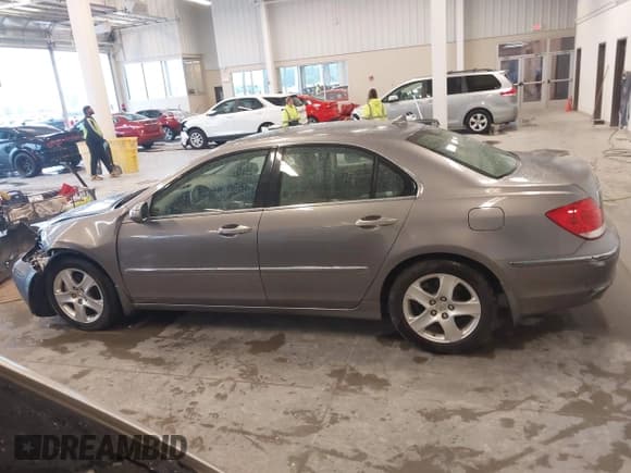 ✅ 2006 Acura RL • VIN: JH4KB16516C006973 • Lot: 43549341. Listed on IAAI with 204,315 mi. Free auction sales archive from the USA and detailed vehicle history report at DreamBid. Image 14.