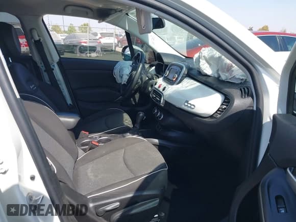 ✅ 2017 FIAT 500X Pop • VIN: ZFBCFXAB7HP606549 • Lot: 43231958. Listed on IAAI with 80,591 mi. Free auction sales archive from the USA and detailed vehicle history report at DreamBid. Image 5.