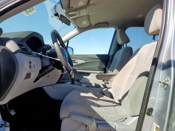 ✅ 2016 Honda Pilot LX • VIN: 5FNYF6H11GB077697 • Lot: 90594125. Listed on Copart with 138,332 mi. Free auction sales archive from the USA and detailed vehicle history report at DreamBid. Image 7.