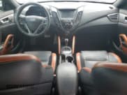 ✅ 2016 Hyundai Veloster Turbo • VIN: KMHTC6AE5GU293717 • Lot: 70252334. Wystawiony na Copart z przebiegiem 97 270 mil. Bezpłatny archiwum sprzedaży aukcyjnych z USA i szczegółowy raport historii pojazdu na DreamBid. Zdjęcie 8.