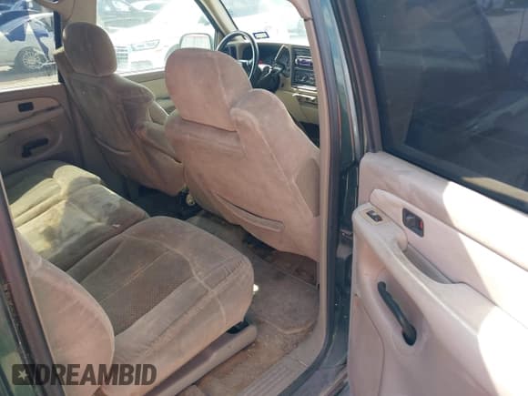 ✅ 2001 Chevrolet Suburban LT • VIN: 3GNEC16T01G230372 • Lot: 43638238. Wystawiony na IAAI z przebiegiem 237 639 mil. Bezpłatny archiwum sprzedaży aukcyjnych z USA i szczegółowy raport historii pojazdu na DreamBid. Zdjęcie 8.