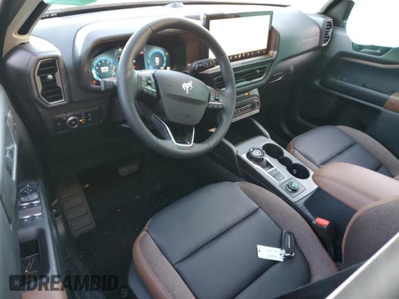 ✅ 2025 Ford Bronco Sport Outer Banks • VIN: 3FMCR9CN1SRF05252 • Lot: 86493135. Wystawiony na Copart z przebiegiem 693 mil. Bezpłatny archiwum sprzedaży aukcyjnych z USA i szczegółowy raport historii pojazdu na DreamBid. Zdjęcie 8.