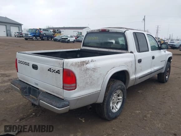 ✅ 2002 Dodge Dakota SLT • VIN: 1B7HG48N72S577296 • Lot: 41848637. Wystawiony na IAAI z przebiegiem 133 777 mil. Bezpłatny archiwum sprzedaży aukcyjnych z USA i szczegółowy raport historii pojazdu na DreamBid. Zdjęcie 12.