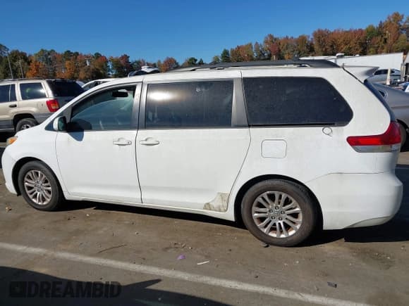 ✅ 2011 Toyota Sienna XLE • VIN: 5TDYK3DC7BS120249 • Lot: 43545371. Listed on IAAI with 175,936 mi. Free auction sales archive from the USA and detailed vehicle history report at DreamBid. Image 14.