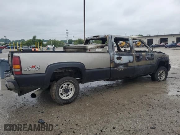 ✅ 2003 GMC Sierra 2500HD SLT • VIN: 1GTHK23133F100687 • Lot: 57801575. Listed on Copart with Not provided. Free auction sales archive from the USA and detailed vehicle history report at DreamBid. Image 3.