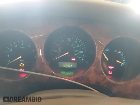 ✅ 2000 Jaguar XJ • VIN: SAJDA25B8YMF04079 • Lot: 50592595. Wystawiony na Copart z przebiegiem 131 647 mil. Bezpłatny archiwum sprzedaży aukcyjnych z USA i szczegółowy raport historii pojazdu na DreamBid. Zdjęcie 9.