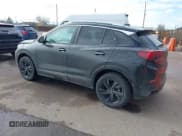 ✅ 2024 Buick Encore GX Sport Touring • VIN: KL4AMESL1RB209272 • Lot: 41646448. Wystawiony na IAAI z przebiegiem 20 797 mil. Bezpłatny archiwum sprzedaży aukcyjnych z USA i szczegółowy raport historii pojazdu na DreamBid. Zdjęcie 3.