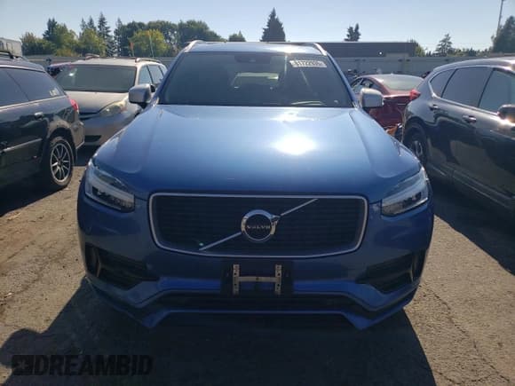 ✅ 2016 Volvo XC90 T6 R-Design • VIN: YV4A22PM9G1076062 • Lot: 81722935. Wystawiony na Copart z przebiegiem 154 964 mil. Bezpłatny archiwum sprzedaży aukcyjnych z USA i szczegółowy raport historii pojazdu na DreamBid. Zdjęcie 5.