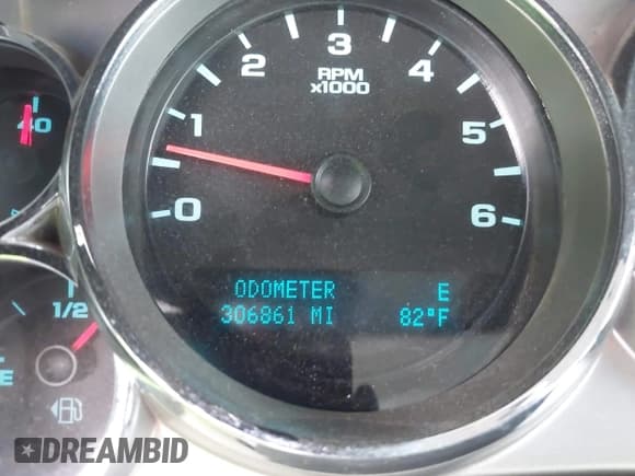 ✅ 2011 GMC Sierra 1500 SLE • VIN: 3GTP1VE01BG177608 • Lot: 43384343. Wystawiony na IAAI z przebiegiem 306 861 mil. Bezpłatny archiwum sprzedaży aukcyjnych z USA i szczegółowy raport historii pojazdu na DreamBid. Zdjęcie 15.