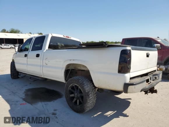 ✅ 2004 Chevrolet Silverado 2500HD LT • VIN: 1GCHC23U94F237271 • Lot: 76339094. Listed on Copart with Not provided. Free auction sales archive from the USA and detailed vehicle history report at DreamBid. Image 2.