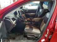 ✅ 2014 Jeep Cherokee Latitude • VIN: 1C4PJMCS5EW268420 • Lot: 93944655. Wystawiony na Copart z przebiegiem 119 450 mil. Bezpłatny archiwum sprzedaży aukcyjnych z USA i szczegółowy raport historii pojazdu na DreamBid. Zdjęcie 7.