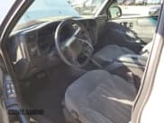 ✅ 2002 Chevrolet Blazer LS • VIN: 1GNDT13W42K203938 • Lot: 71247575. Wystawiony na Copart z przebiegiem 171 294 mil. Bezpłatny archiwum sprzedaży aukcyjnych z USA i szczegółowy raport historii pojazdu na DreamBid. Zdjęcie 8.