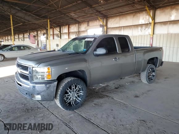 ✅ 2007 Chevrolet Silverado 2500HD Work Truck • VIN: 1GCHC29K27E525567 • Лот: 85415595. Опубликован ранее на Copart с пробегом 68 628 миль. Бесплатный доступ к архиву аукционных продаж из США и подробный отчёт об истории автомобиля на DreamBid. Изображение 1.