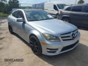 ✅ 2013 Mercedes-Benz C 250 • VIN: WDDGJ4HB0DF995087 • Lot: 41960297. Wystawiony na IAAI z przebiegiem 104 348 mil. Bezpłatny archiwum sprzedaży aukcyjnych z USA i szczegółowy raport historii pojazdu na DreamBid. Zdjęcie 1.