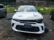 2024 Dodge Hornet R/T z VIN ZACPDFCW4R3A32891, wystawiony jako Copart lot #59114845 z przebiegiem 5 860 mil mil oraz Nie do naprawy • Non repairable. Historia ofert i sprzedaży dostępna na DreamBid. Obrazek 5.