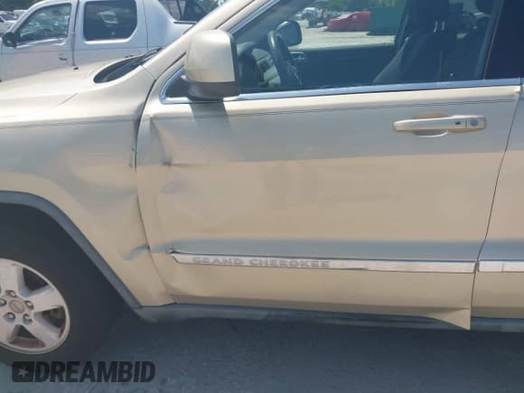 ✅ 2011 Jeep Grand Cherokee Laredo • VIN: 1J4RR4GG9BC734574 • Lot: 42603119. Listed on IAAI with 111,894 mi. Free auction sales archive from the USA and detailed vehicle history report at DreamBid. Image 12.