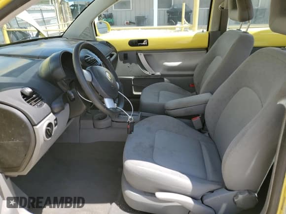 ✅ 2001 Volkswagen Beetle GLS • VIN: 3VWCP21C81M478689 • Lot: 56419645. Wystawiony na Copart z przebiegiem 184 682 mil. Bezpłatny archiwum sprzedaży aukcyjnych z USA i szczegółowy raport historii pojazdu na DreamBid. Zdjęcie 7.