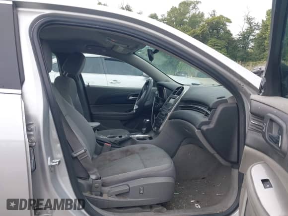 2016 Chevrolet Malibu LS z VIN 1G11B5SA9GF115925, wystawiony jako IAAI lot #43315728 z przebiegiem 108 708 mil mil oraz . Historia ofert i sprzedaży dostępna na DreamBid. Obrazek 5.