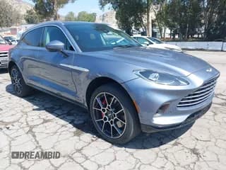 ✅ 2021 Aston Martin DBX • VIN: SCFVUJAW8MTV02568 • Lot: 42183964. Wystawiony na IAAI z przebiegiem 53 608 mil. Bezpłatny archiwum sprzedaży aukcyjnych z USA i szczegółowy raport historii pojazdu na DreamBid. Zdjęcie 1.