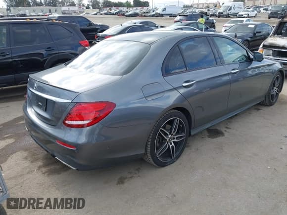 ✅ 2020 Mercedes-Benz E 350 • VIN: WDDZF8DB5LA711908 • Lot: 42074964. Listed on IAAI with 49,805 mi. Free auction sales archive from the USA and detailed vehicle history report at DreamBid. Image 4.