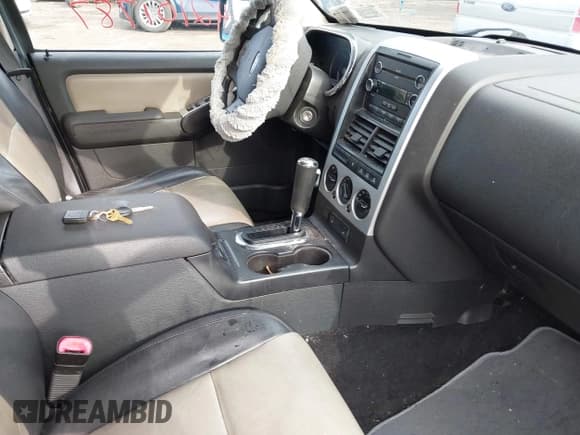 ✅ 2008 Ford Explorer XLT • VIN: 1FMEU73848UA88460 • Lot: 42101787. Wystawiony na IAAI z przebiegiem 202 357 mil. Bezpłatny archiwum sprzedaży aukcyjnych z USA i szczegółowy raport historii pojazdu na DreamBid. Zdjęcie 5.