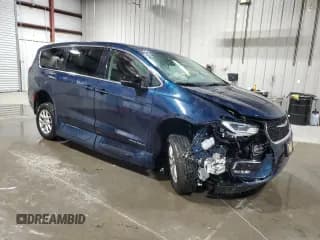 ✅ 2024 Chrysler Pacifica Touring L • VIN: 2C4RC1BG3RR183833 • Lot: 85861275. Wystawiony na Copart z przebiegiem 11 719 mil. Bezpłatny archiwum sprzedaży aukcyjnych z USA i szczegółowy raport historii pojazdu na DreamBid. Zdjęcie 4.