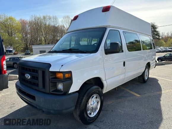 ✅ 2014 Ford Econoline Cargo Commercial • VIN: 1FTNS2EWXEDA65012 • Lot: 55211795. Listed on Copart with 181,271 mi. Free auction sales archive from the USA and detailed vehicle history report at DreamBid. Image 1.