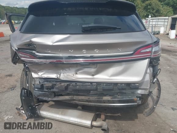 ✅ 2021 Lincoln Nautilus Standard • VIN: 2LMPJ6J92MBL10473 • Lot: 43284202. Wystawiony na IAAI z przebiegiem 70 218 mil. Bezpłatny archiwum sprzedaży aukcyjnych z USA i szczegółowy raport historii pojazdu na DreamBid. Zdjęcie 6.