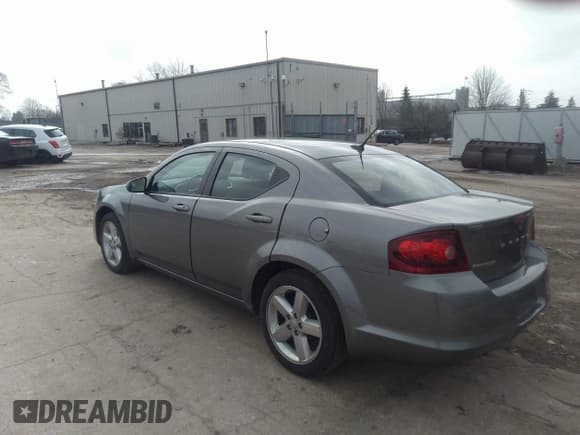 ✅ 2013 Dodge Avenger SXT • VIN: 1C3CDZCG0DN548169 • Lot: 41063345. Wystawiony na IAAI z przebiegiem 126 214 mil. Bezpłatny archiwum sprzedaży aukcyjnych z USA i szczegółowy raport historii pojazdu na DreamBid. Zdjęcie 3.