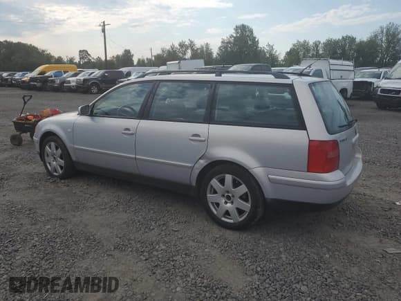 ✅ 2000 Volkswagen Passat • VIN: WVWNA23B9YE120891 • Лот: 70514105. Опубликован ранее на Copart с пробегом 269 686 миль. Бесплатный доступ к архиву аукционных продаж из США и подробный отчёт об истории автомобиля на DreamBid. Изображение 2.