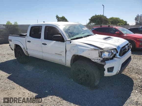 ✅ 2015 Toyota Tacoma • VIN: 5TFLU4EN8FX121436 • Lot: 82009635. Listed on Copart with 75,625 mi. Free auction sales archive from the USA and detailed vehicle history report at DreamBid. Image 4.