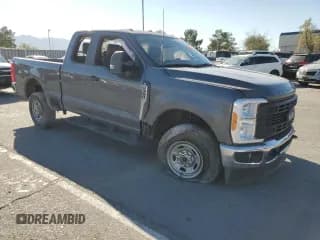 ✅ 2023 Ford F-350 • VIN: 1FT8X3BA6PED15808 • Лот: 72426324. Опубликован ранее на Copart с пробегом 36 913 миль. Бесплатный доступ к архиву аукционных продаж из США и подробный отчёт об истории автомобиля на DreamBid. Изображение 4.