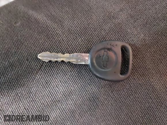 ✅ 2003 Chevrolet Silverado 2500HD LS • VIN: 1GCHK29G33E158624 • Lot: 42108017. Wystawiony na IAAI z przebiegiem 174 462 mil. Bezpłatny archiwum sprzedaży aukcyjnych z USA i szczegółowy raport historii pojazdu na DreamBid. Zdjęcie 11.