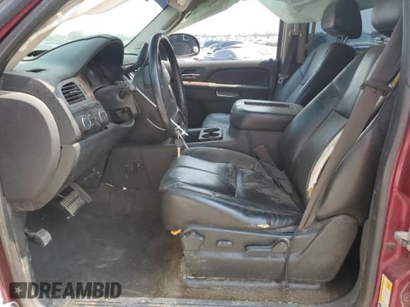 ✅ 2010 Chevrolet Suburban LT • VIN: 1GNUKJE38AR137857 • Lot: 71042884. Wystawiony na Copart z przebiegiem 308 019 mil. Bezpłatny archiwum sprzedaży aukcyjnych z USA i szczegółowy raport historii pojazdu na DreamBid. Zdjęcie 7.