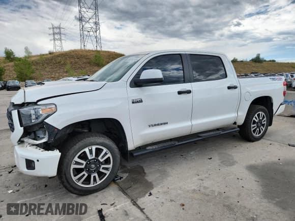 ✅ 2018 Toyota Tundra SR5 • VIN: 5TFDY5F10JX775186 • Lot: 69474115. Wystawiony na Copart z przebiegiem 69 397 mil. Bezpłatny archiwum sprzedaży aukcyjnych z USA i szczegółowy raport historii pojazdu na DreamBid. Zdjęcie 1.