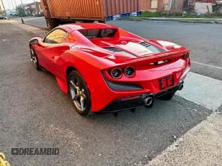 ✅ 2021 Ferrari F8 • VIN: ZFF93LMA2M0264413 • Lot: 54799515. Wystawiony na Copart z przebiegiem 1 205 mil. Bezpłatny archiwum sprzedaży aukcyjnych z USA i szczegółowy raport historii pojazdu na DreamBid. Zdjęcie 4.
