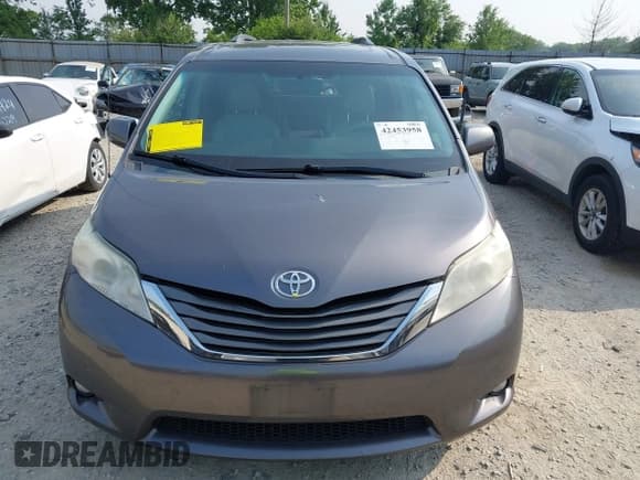 ✅ 2011 Toyota Sienna XLE • VIN: 5TDDK3DCXBS005806 • Lot: 42453958. Listed on IAAI with 174,579 mi. Free auction sales archive from the USA and detailed vehicle history report at DreamBid. Image 13.